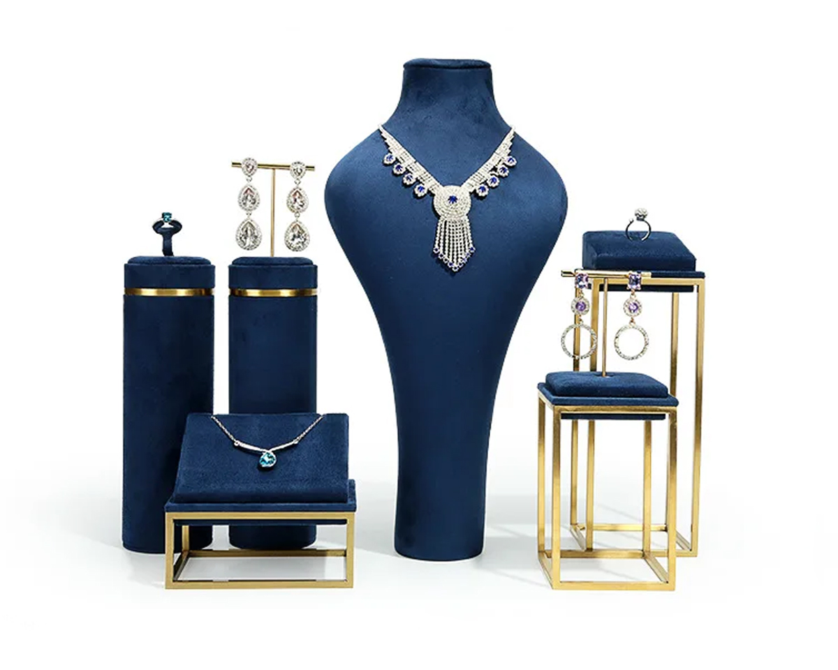 jewelry-display-bust-jewellery-window-display-set