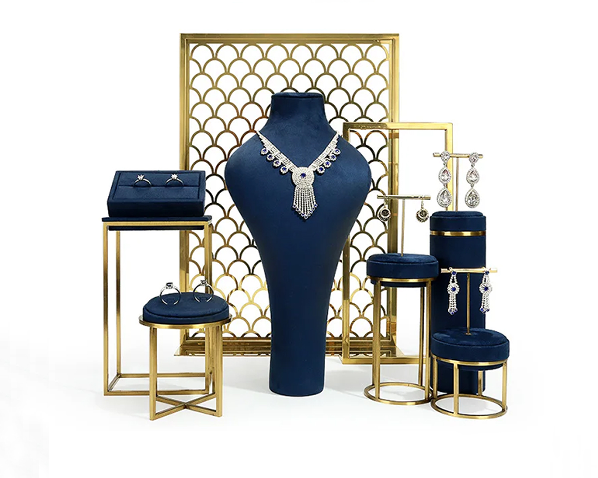 jewellery-window-display-set-jewelry-set-display